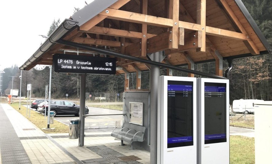 Slovenian Railways equipped with Novatronic stationary LED displays